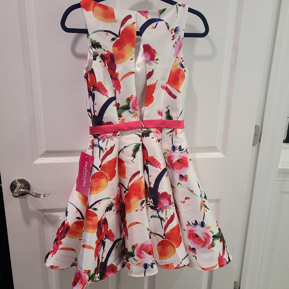 Milano Formals Dress - Picture 3 of 4